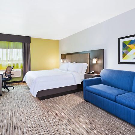 Holiday Inn Express Winnipeg Airport - Polo Park By Ihg Екстериор снимка