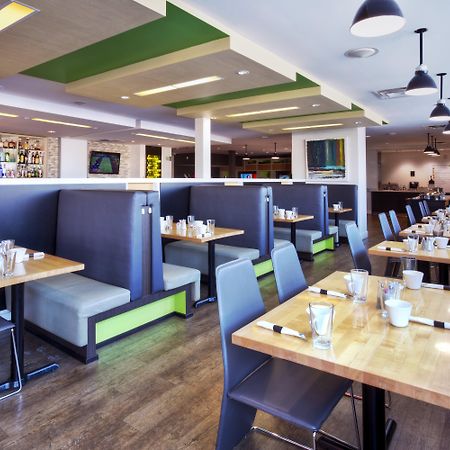 Holiday Inn Express Winnipeg Airport - Polo Park By Ihg Екстериор снимка
