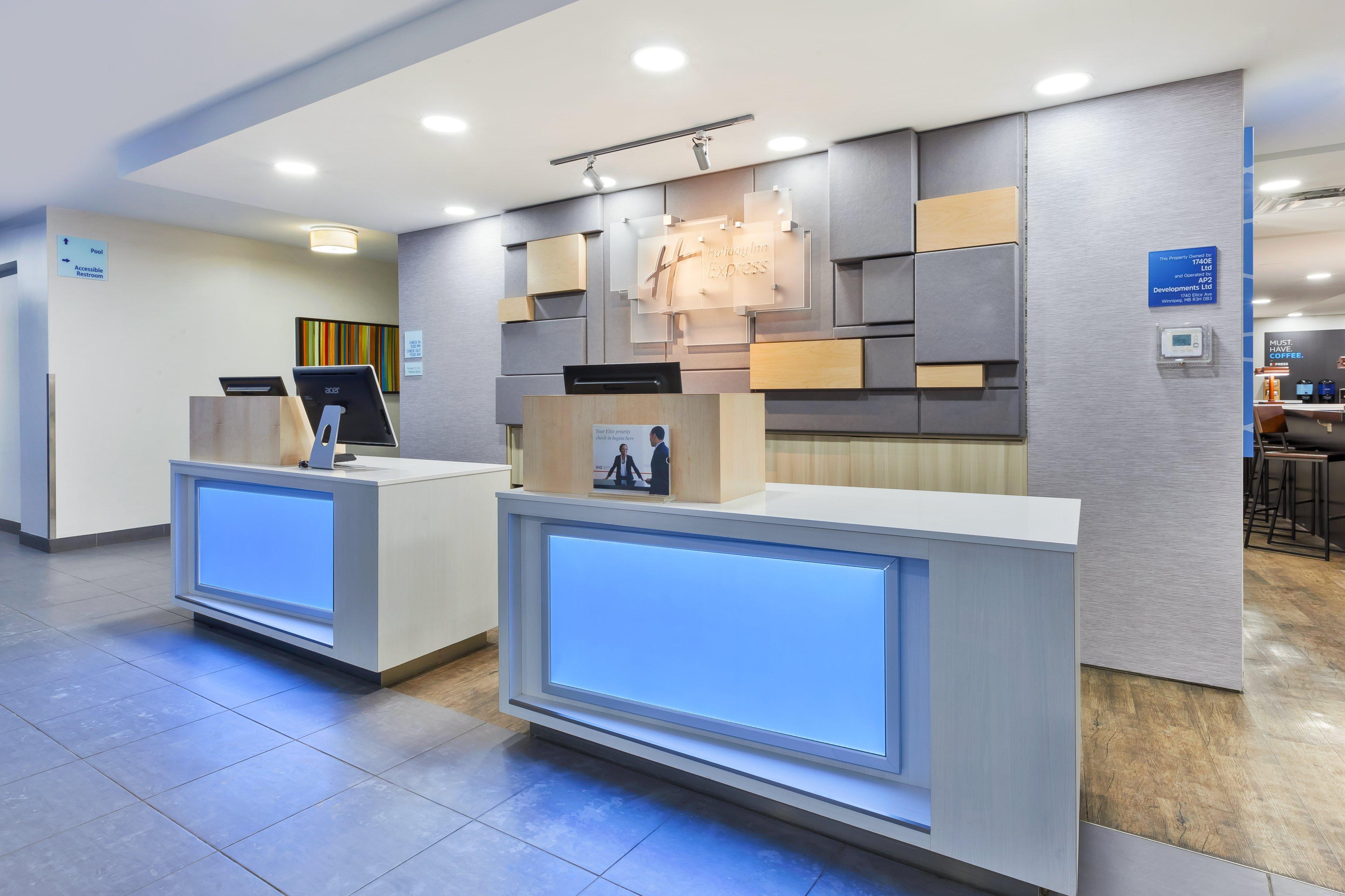 Holiday Inn Express Winnipeg Airport - Polo Park By Ihg Екстериор снимка