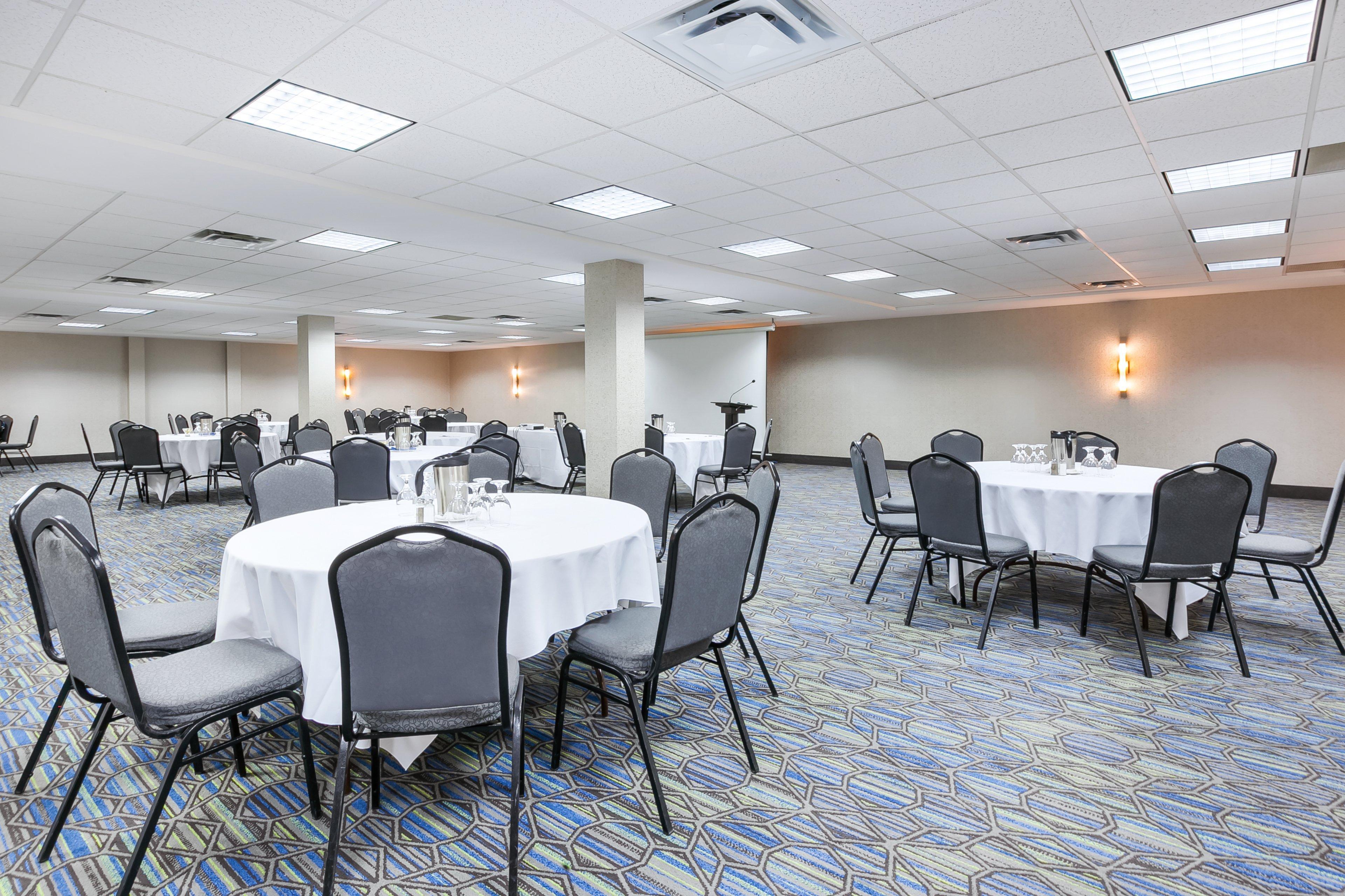 Holiday Inn Express Winnipeg Airport - Polo Park By Ihg Екстериор снимка