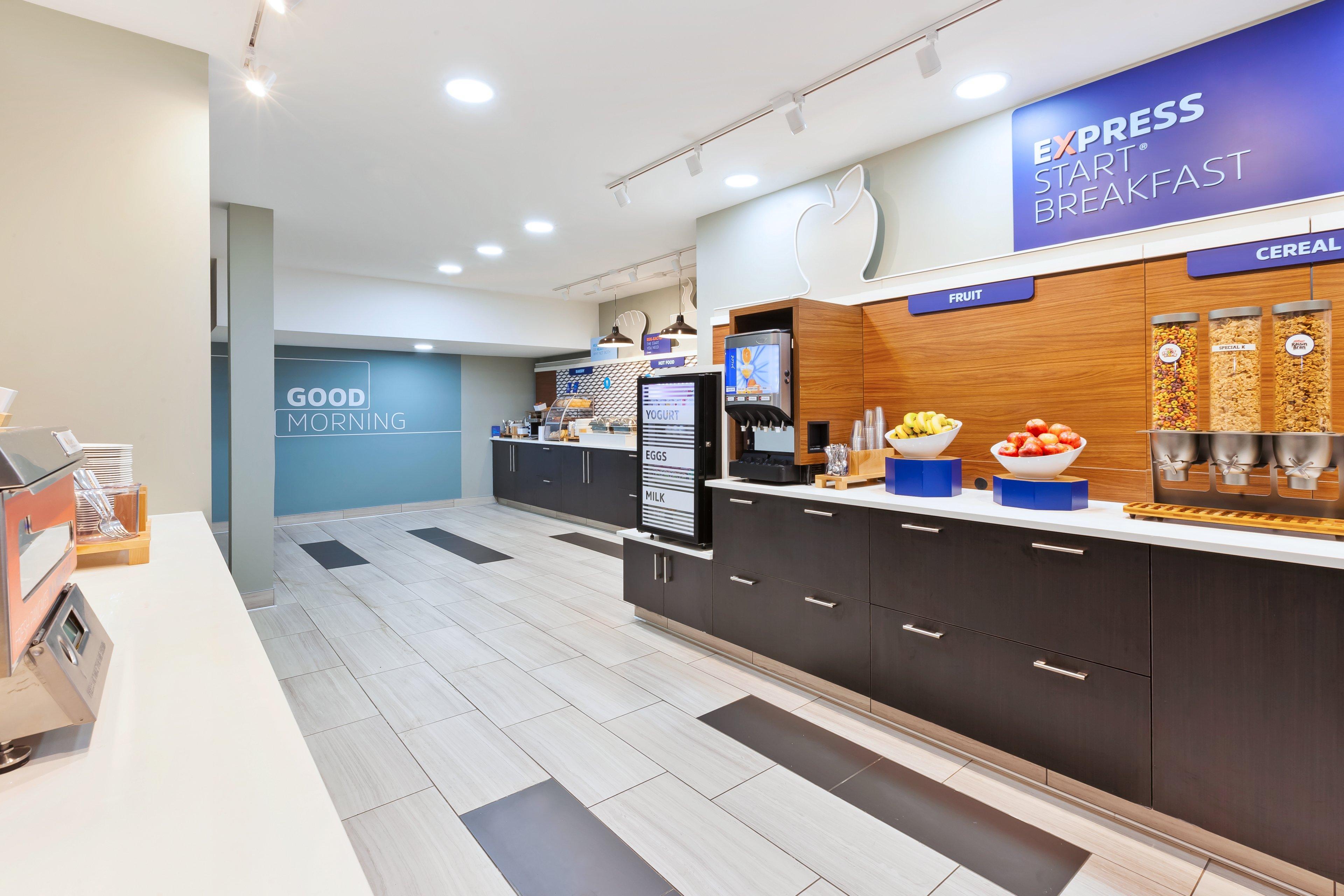 Holiday Inn Express Winnipeg Airport - Polo Park By Ihg Екстериор снимка