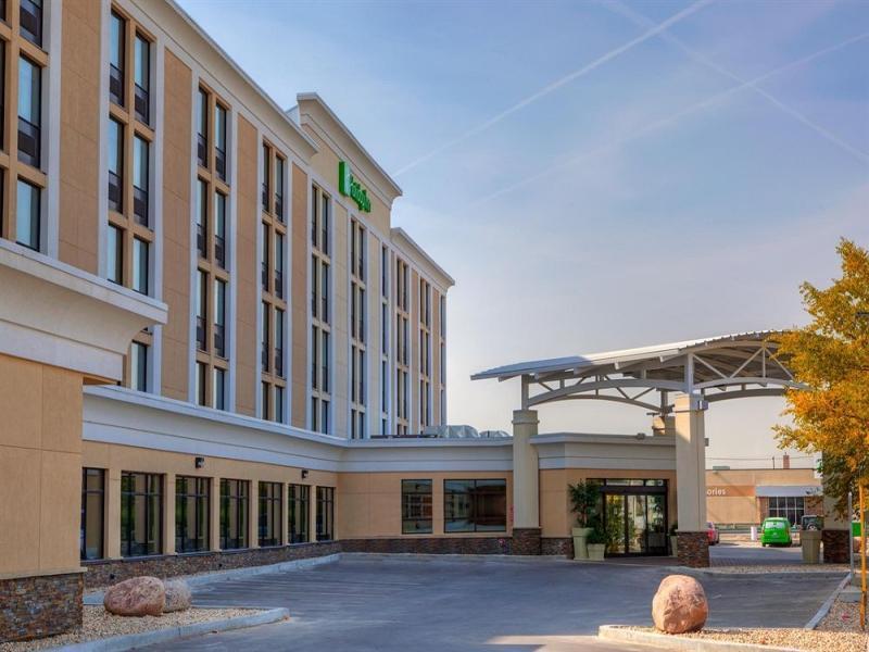 Holiday Inn Express Winnipeg Airport - Polo Park By Ihg Екстериор снимка