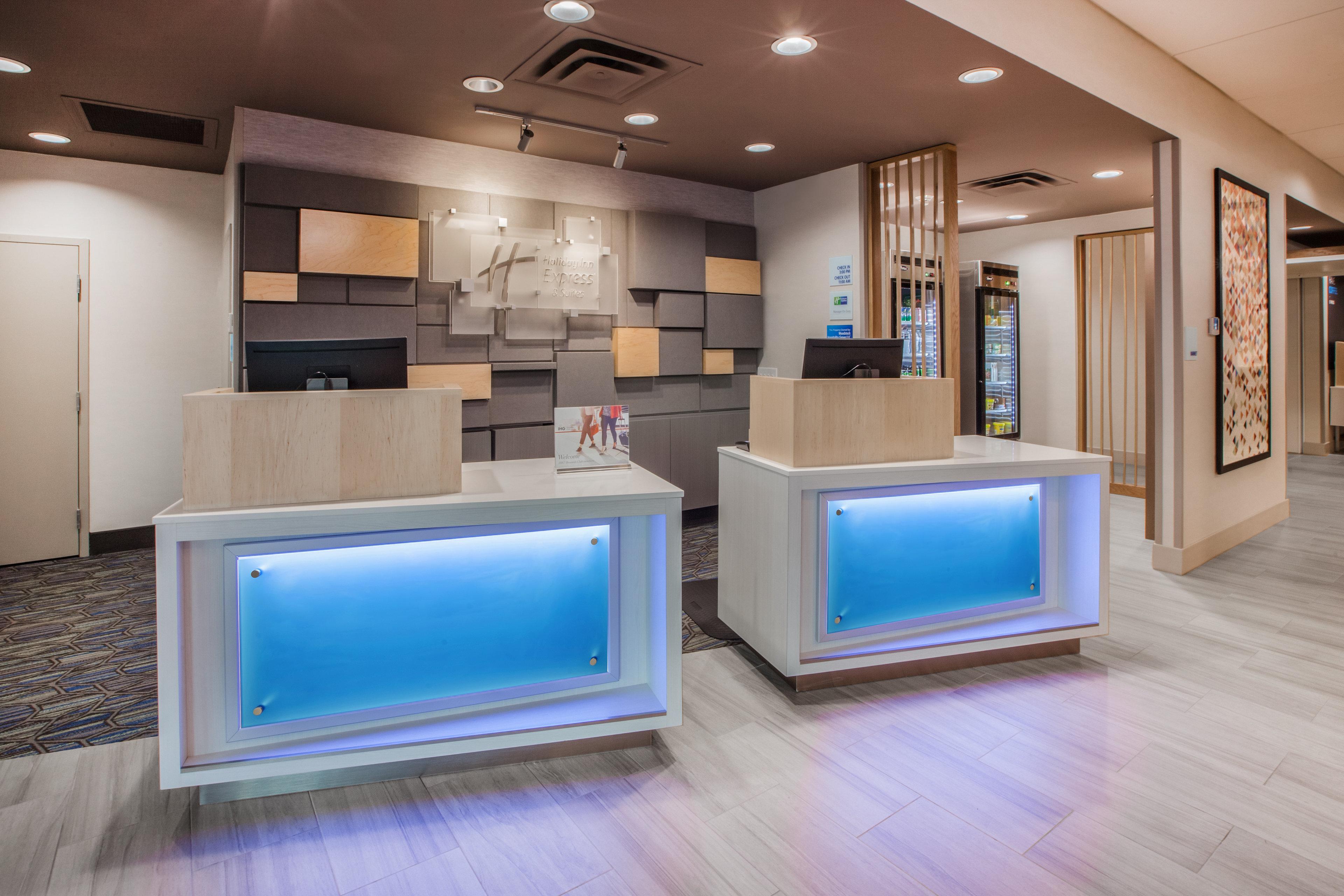 Holiday Inn Express Winnipeg Airport - Polo Park By Ihg Екстериор снимка