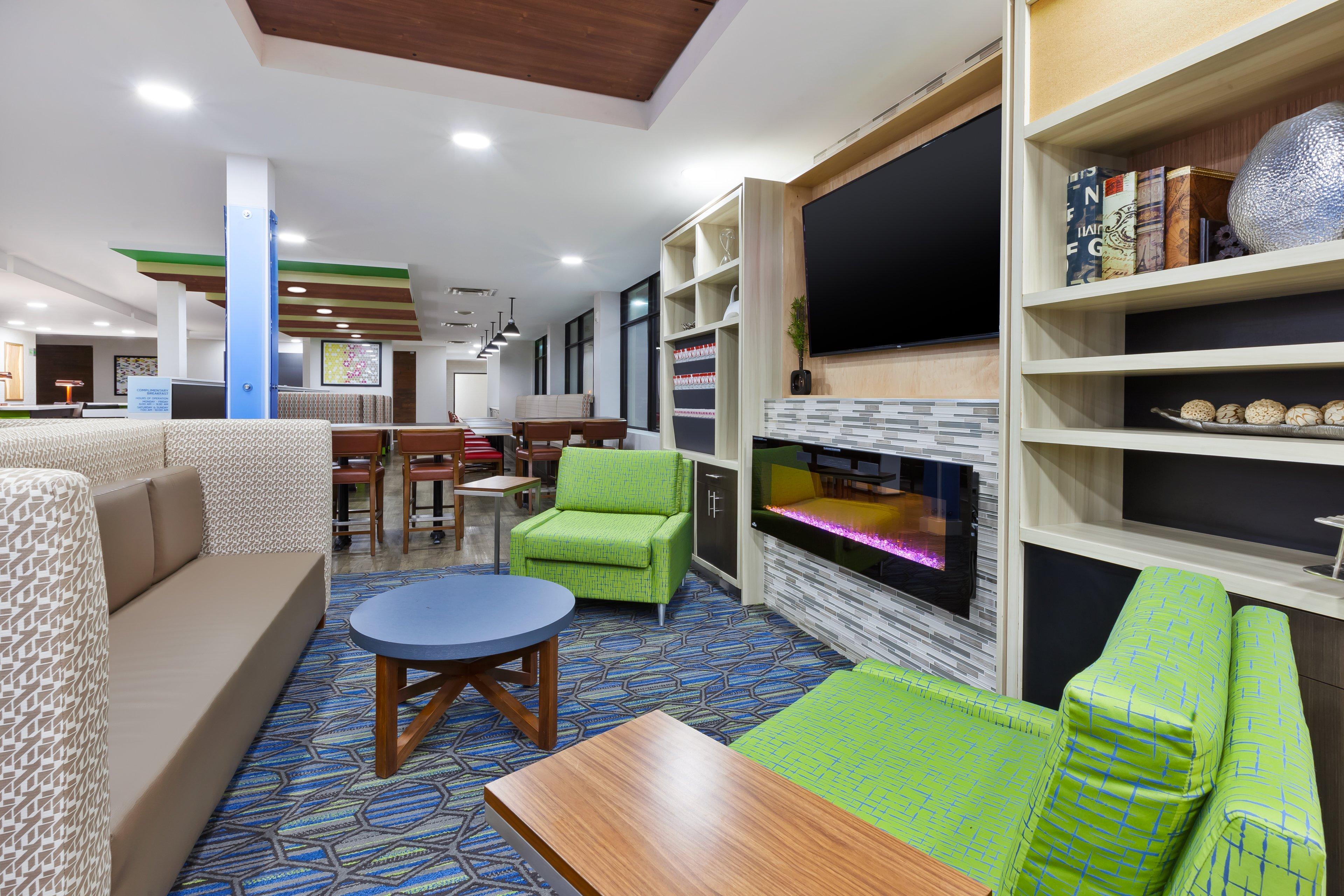 Holiday Inn Express Winnipeg Airport - Polo Park By Ihg Екстериор снимка