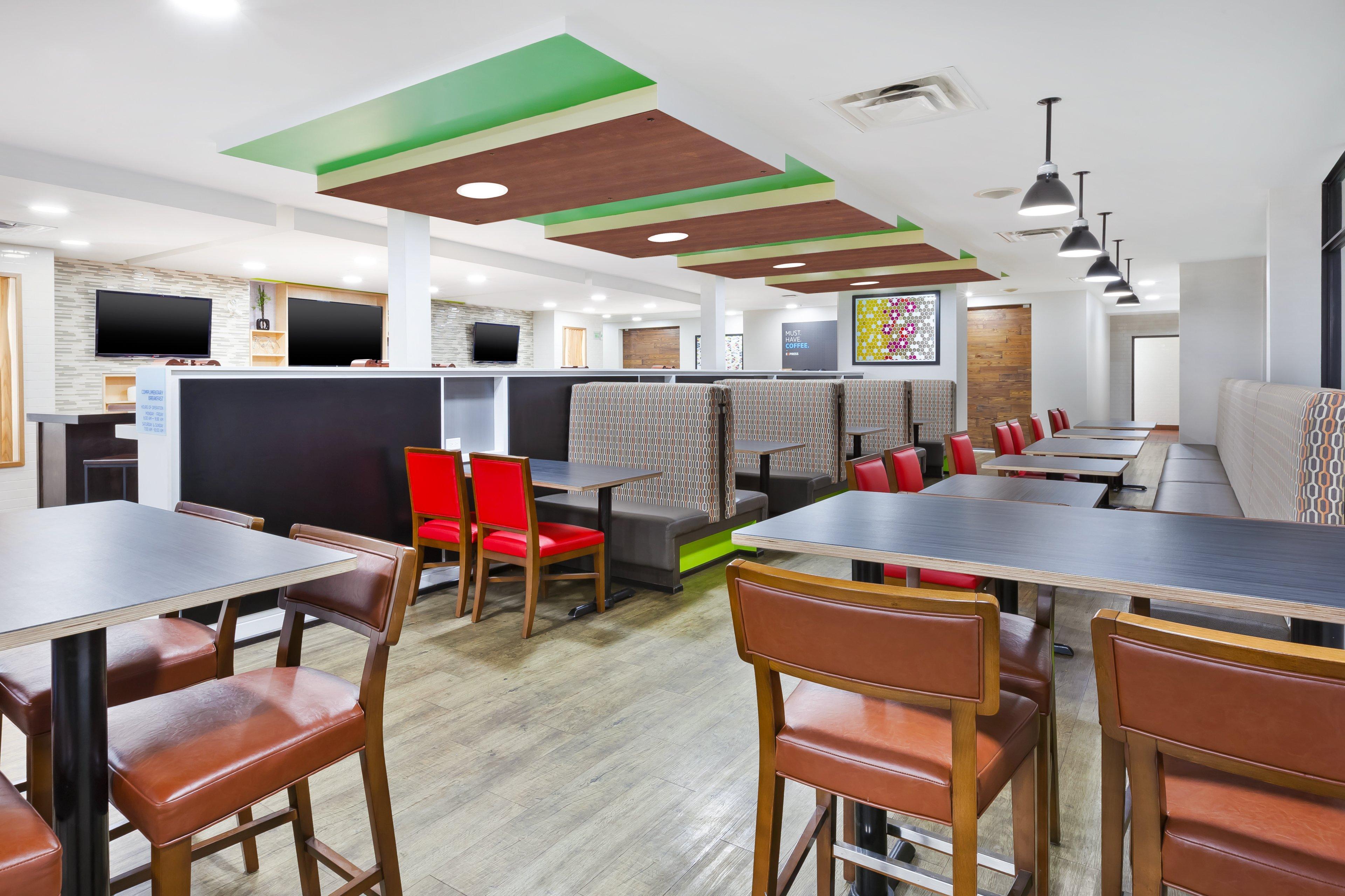 Holiday Inn Express Winnipeg Airport - Polo Park By Ihg Екстериор снимка