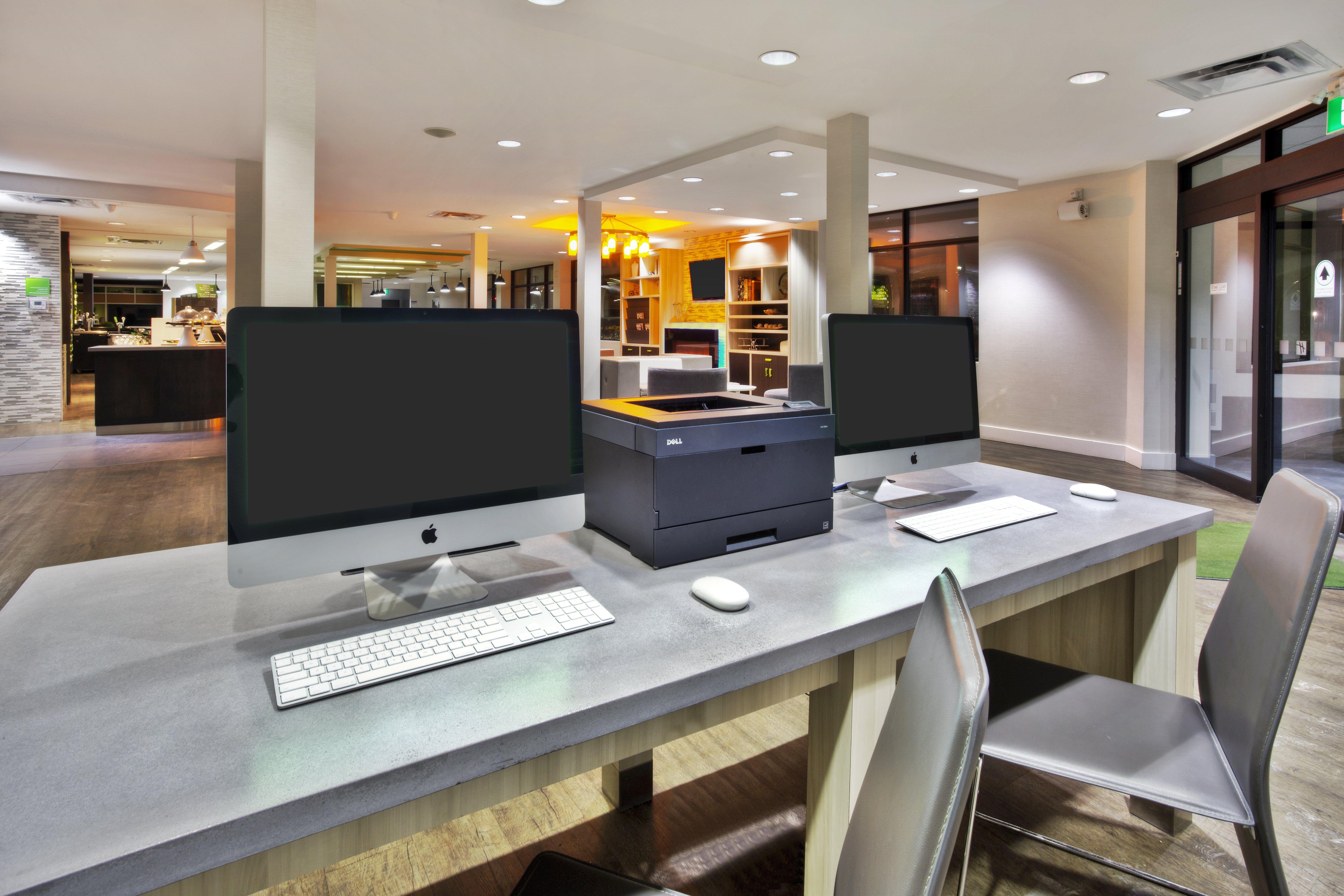 Holiday Inn Express Winnipeg Airport - Polo Park By Ihg Екстериор снимка