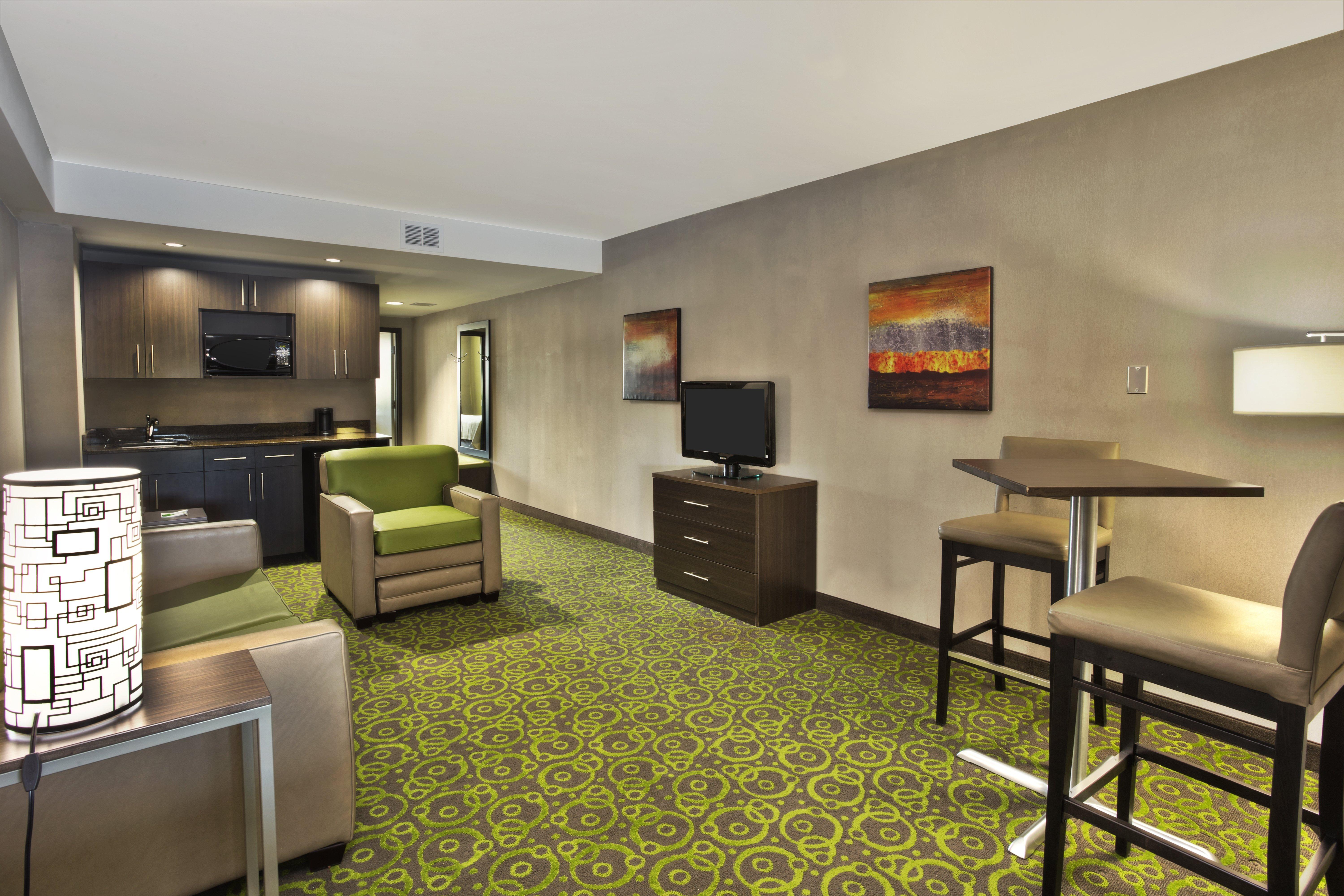 Holiday Inn Express Winnipeg Airport - Polo Park By Ihg Екстериор снимка