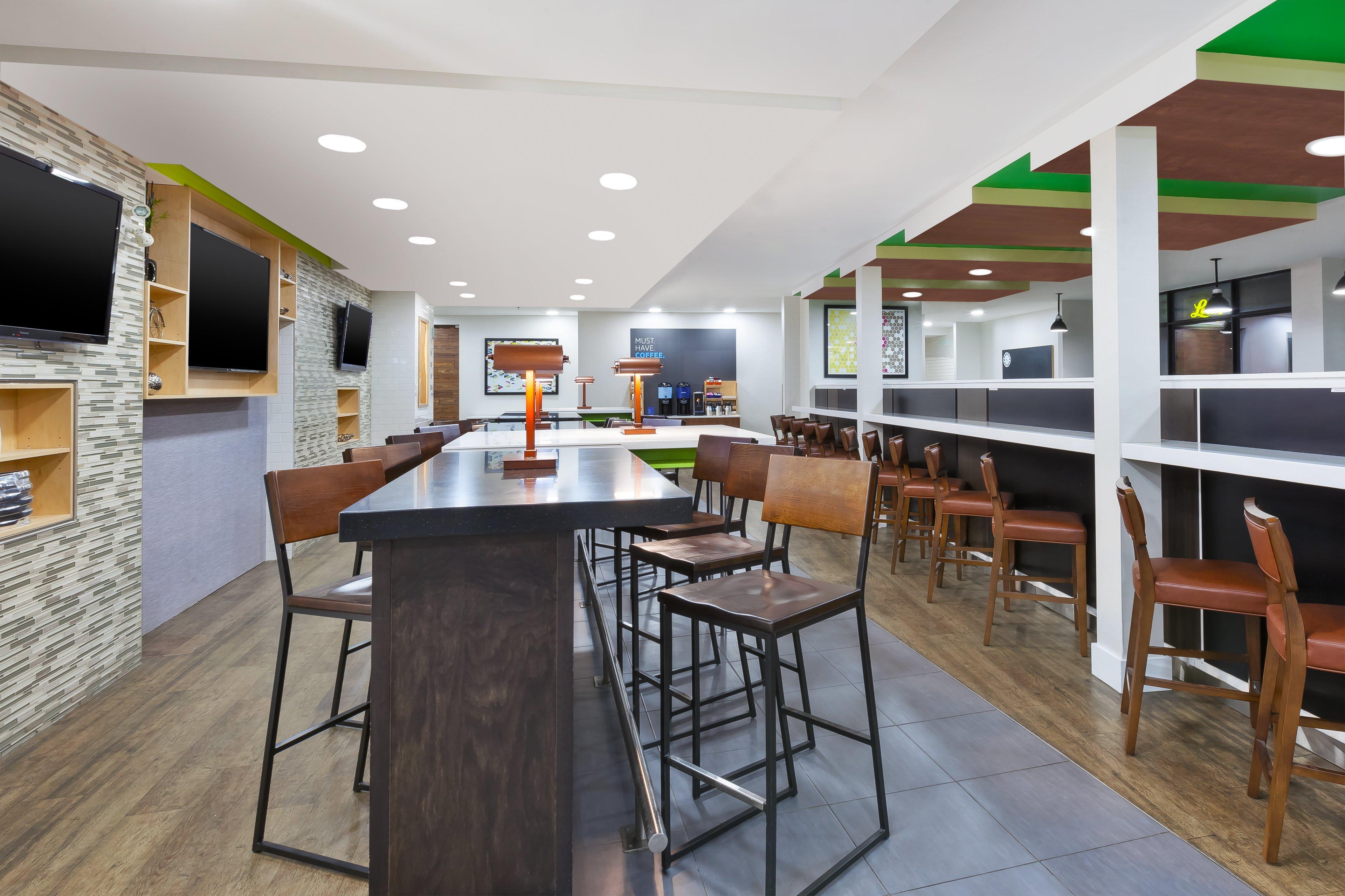 Holiday Inn Express Winnipeg Airport - Polo Park By Ihg Екстериор снимка