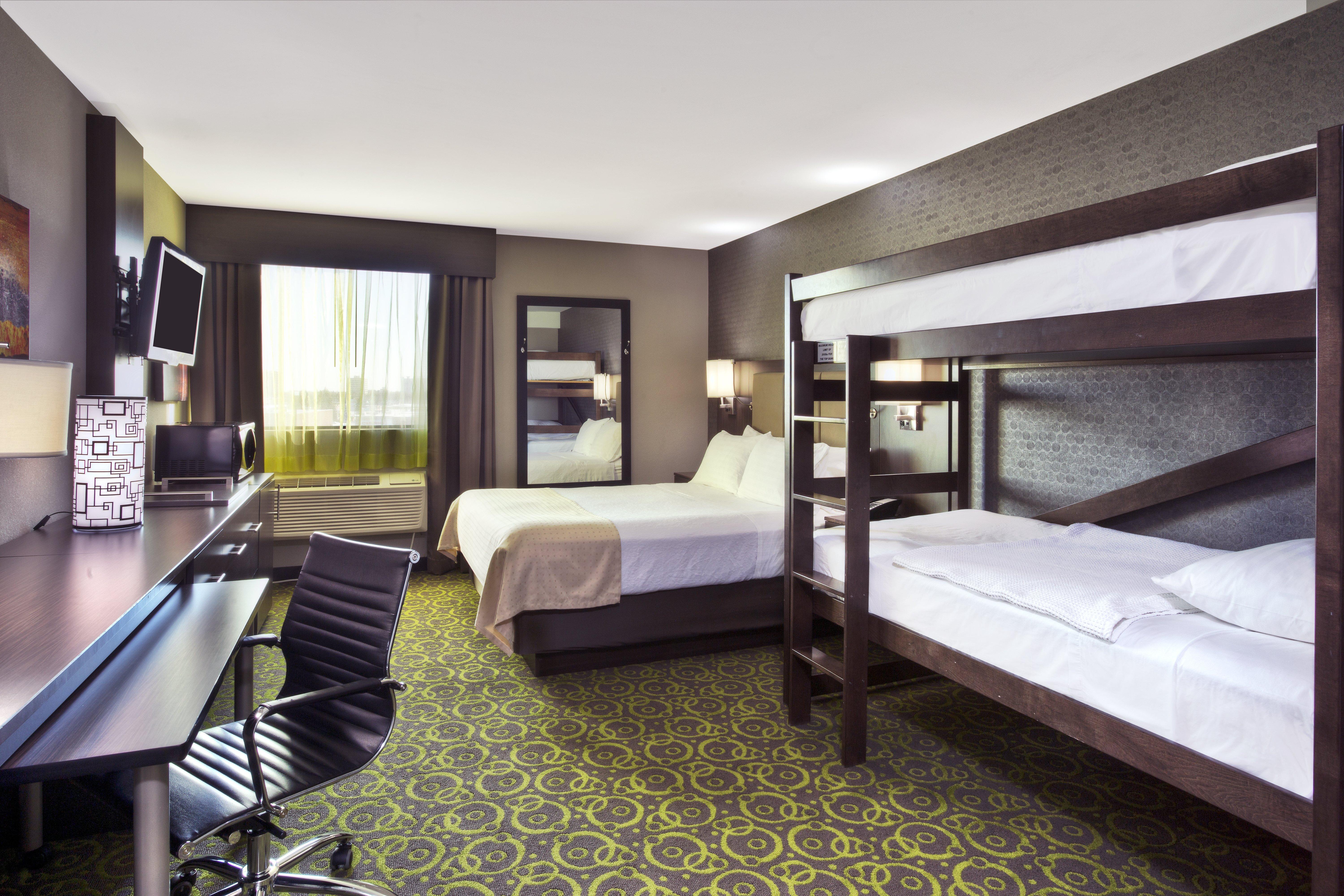 Holiday Inn Express Winnipeg Airport - Polo Park By Ihg Екстериор снимка