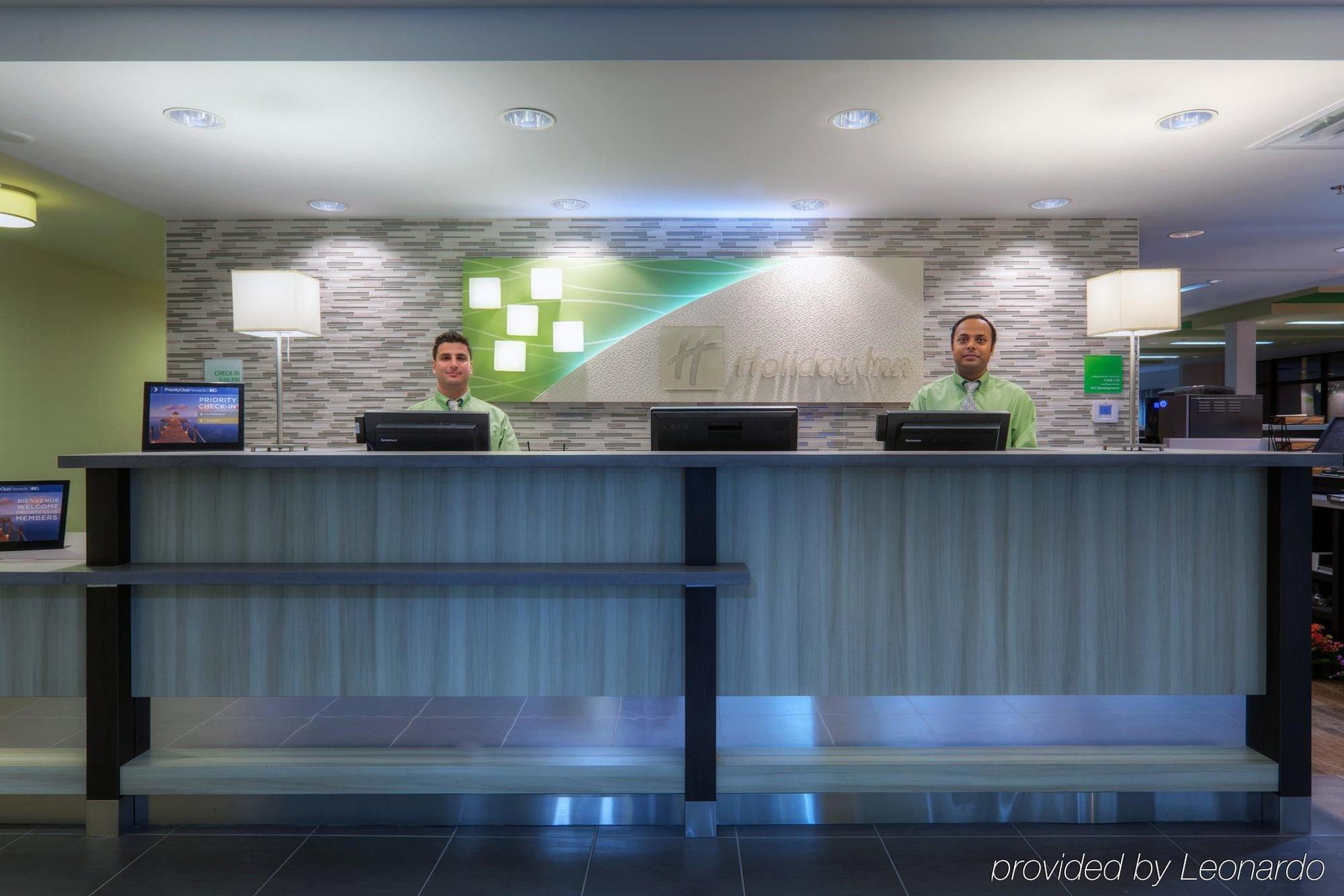 Holiday Inn Express Winnipeg Airport - Polo Park By Ihg Екстериор снимка