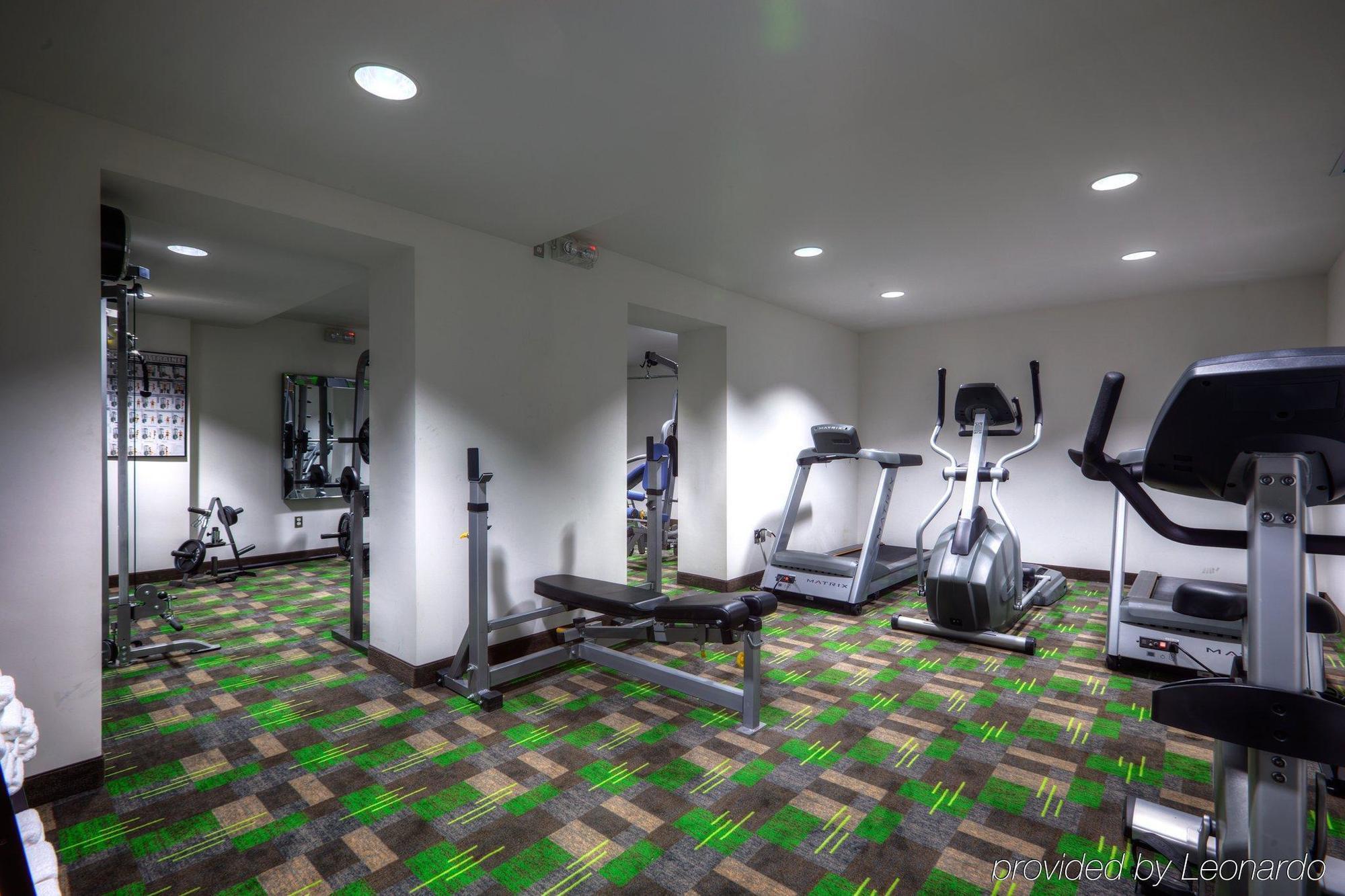 Holiday Inn Express Winnipeg Airport - Polo Park By Ihg Екстериор снимка