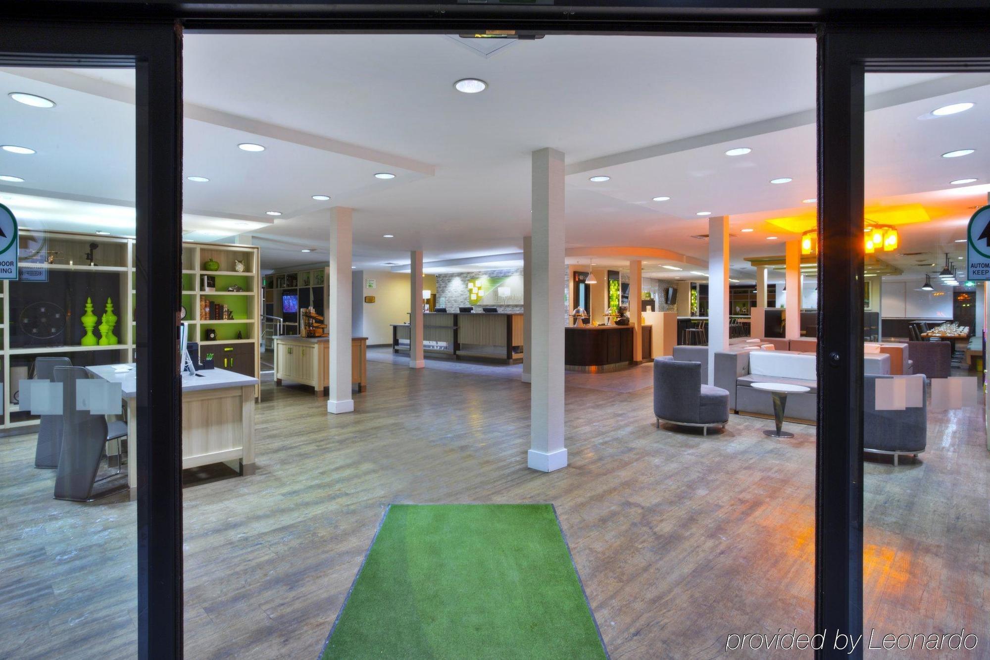 Holiday Inn Express Winnipeg Airport - Polo Park By Ihg Екстериор снимка