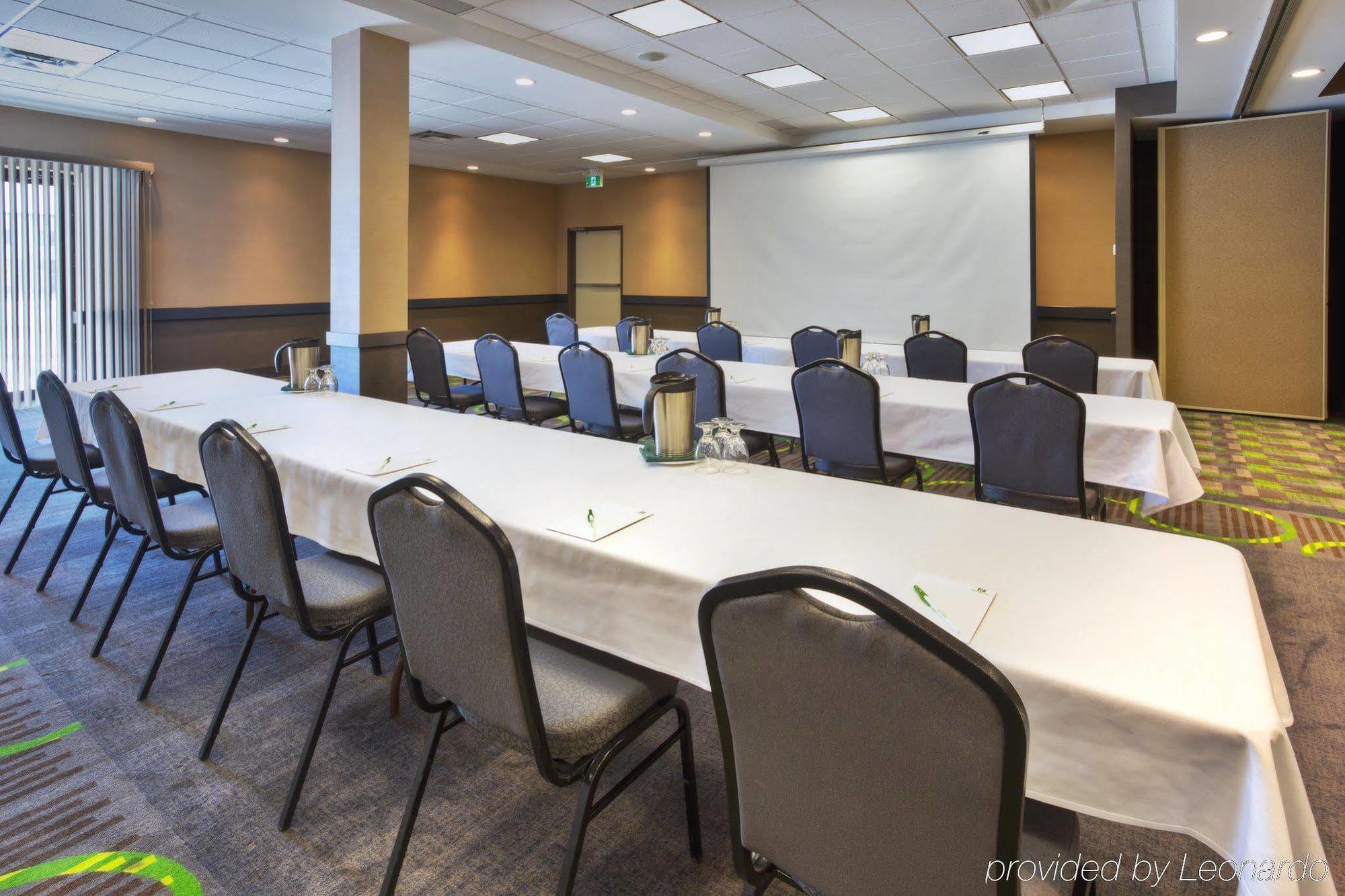 Holiday Inn Express Winnipeg Airport - Polo Park By Ihg Екстериор снимка