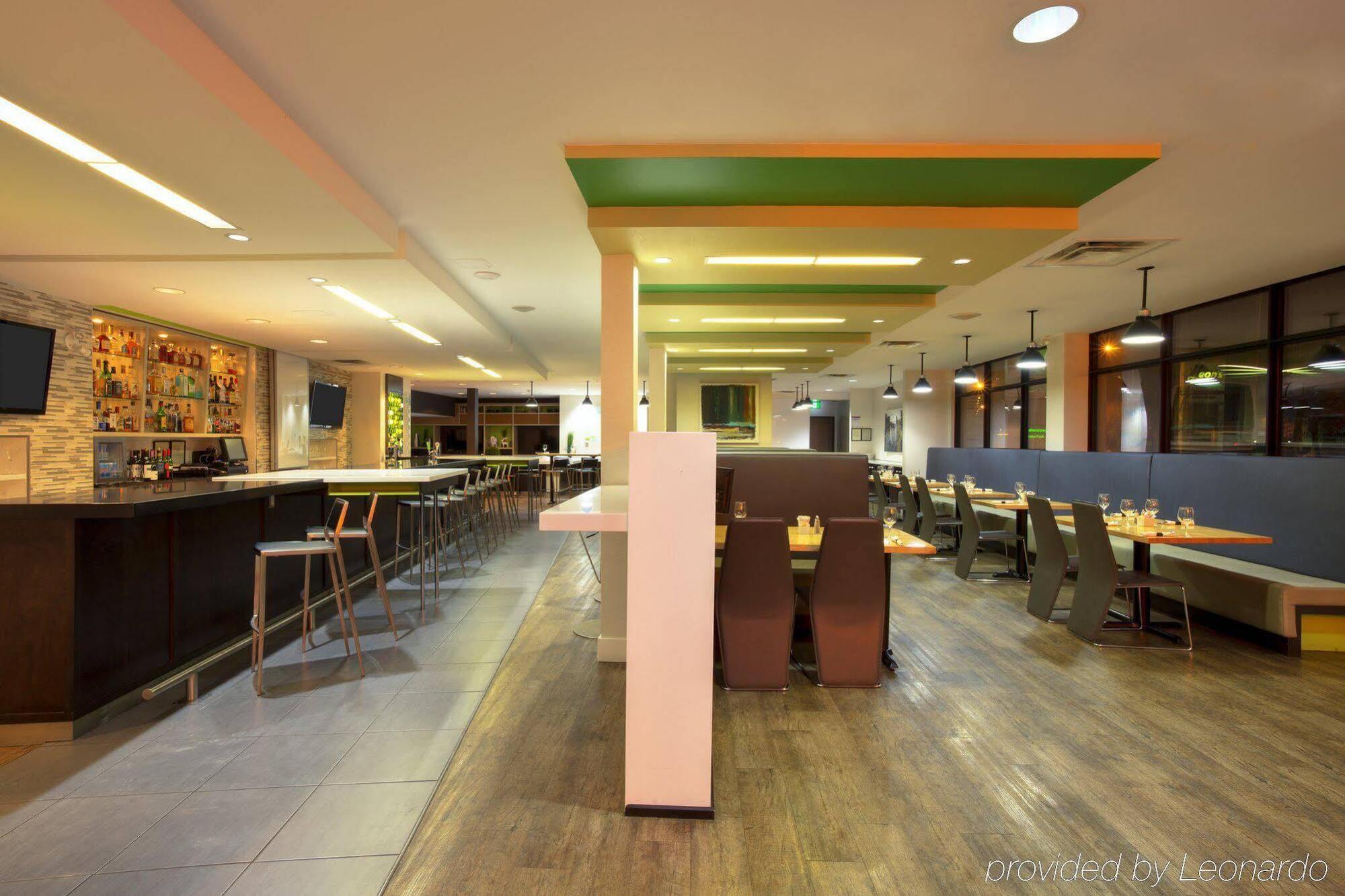 Holiday Inn Express Winnipeg Airport - Polo Park By Ihg Екстериор снимка